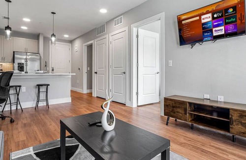 Fort Worth Apartment | Modern Elegance Retreat: Gym, Pool & Pet-Friendly Stay