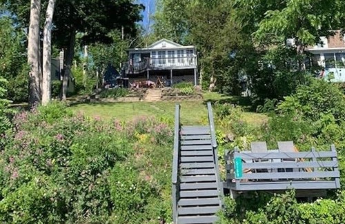 Town of Richmond Cottage | Tranquil Lakefront Cottage Retreat – Guest Rated 10/10