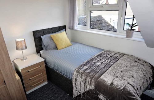 Kettering House | 5 Bed town house in Kettering town centre