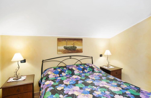 Dolceacqua Apartment | Apartment 'L'albicocco' with Balcony and Wi-Fi