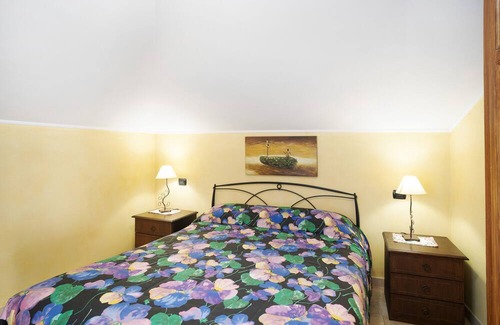 Dolceacqua Apartment | Apartment 'L'albicocco' with Balcony and Wi-Fi
