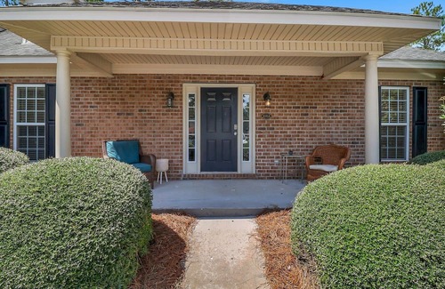 Statesboro Villa | Eagle's Refuge: Pet-Friendly Stay Near GSU Paulson Stadium