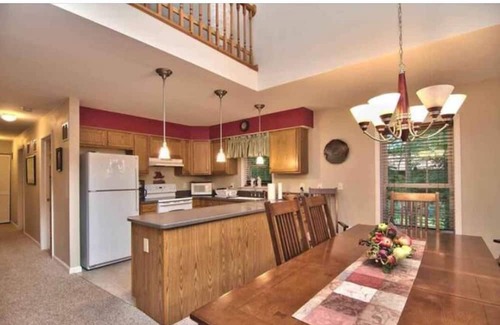 Lackawaxen Ski Chalet | Inviting Chalet in Masthope Mountain Community for Families