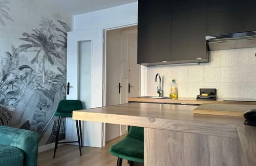 Saint-Martin-du-Littoral Apartment | Seaside Apartment with Balcony and Family-Friendly Amenities