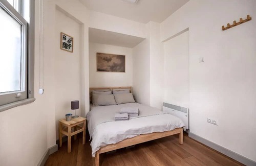 Cihangir Apartment | Cozy Secret Garden Apartment in City Center for Families