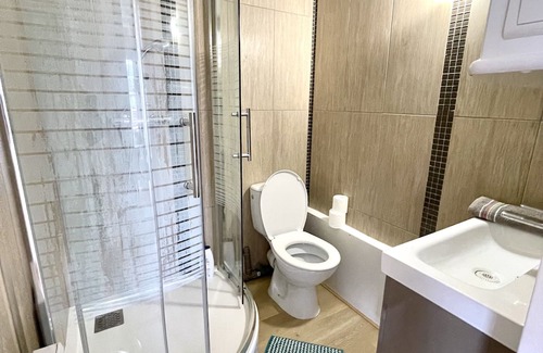 Palaiseau Bed & Breakfast | Cozy 16m2 Room in Palaiseau Centre Ville, Steps from RER