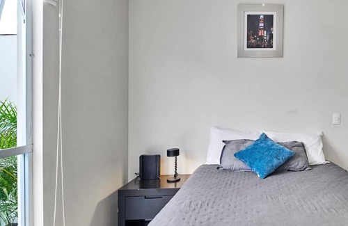 Santa Maria la Ribera Apartment | New Apt. with colorful terrace l Pet friendly