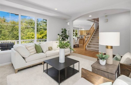 Lake Hills House | Beautiful home/Private/Luxury/Lake to lake trail