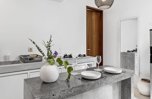 Tanjungbenoa Apartment | Modern Apartment Steps from Pererenan Beach with Breakfast