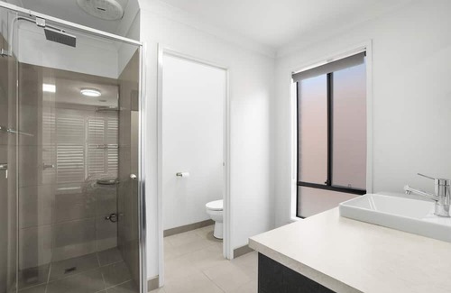 Truganina House | Cozy House @Truganina with WIFI & Relaxing Spa Amenities