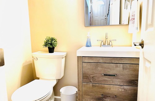 West Chester House | Ocean Palace: Ideal for Families Near I-75 and Local Attractions