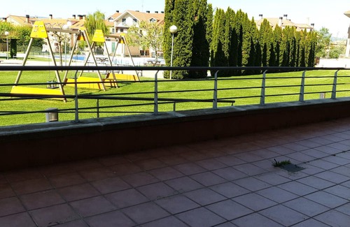 Jaca Apartment | Spacious Apartment Jaca: Family-Friendly with Spa Amenities