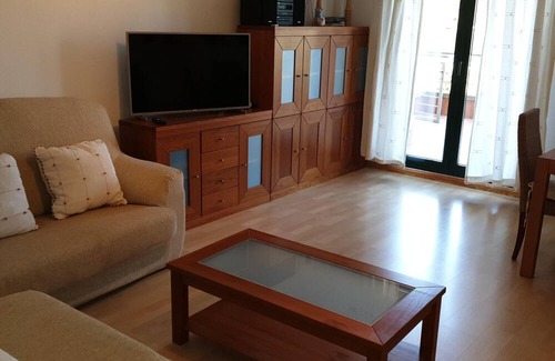 Jaca Apartment | Spacious Apartment Jaca: Family-Friendly with Spa Amenities