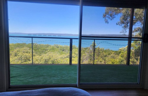 Brisbane Waterfront House | Elegant Waterfront Retreat on Macleay Island with Pool & Spa