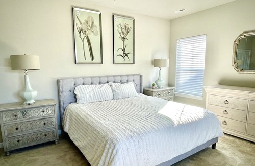 Suffolk House | Comfortable stay in quiet and safe neighborhood close to grocery store.