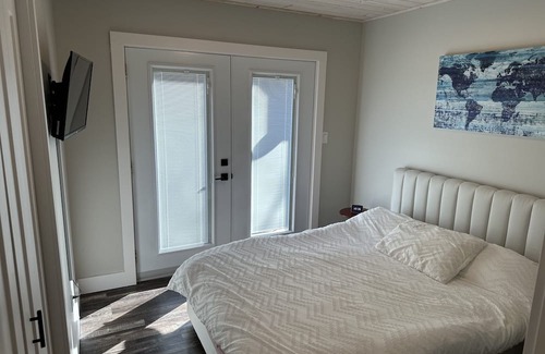 Stokes Bay Cottage | Relax in Comfort at The Northern Escape Cottage Retreat
