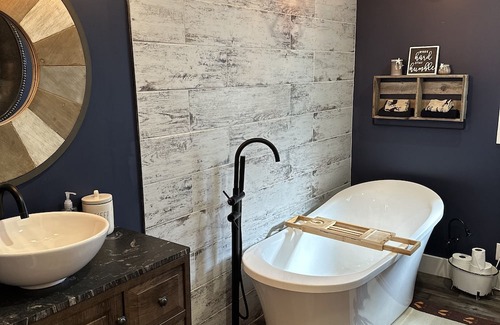 Stokes Bay Cottage | Relax in Comfort at The Northern Escape Cottage Retreat