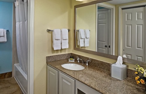 White Station House | Cozy 2 Units with Kitchen & Pet-Friendly Near Memphis Zoo