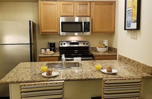 White Station House | Cozy 2 Units with Kitchen & Pet-Friendly Near Memphis Zoo