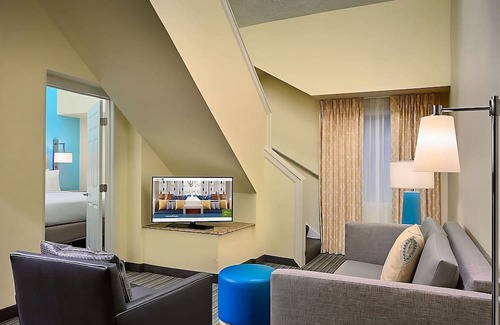 White Station House | Cozy 2 Units with Kitchen & Pet-Friendly Near Memphis Zoo