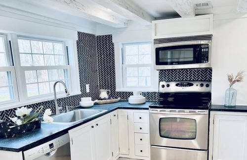 Hamilton House | Discover a Historic Gem with Pet-Friendly Amenities in Hamilton