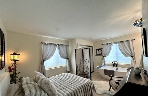 Stevensville House | Weekend getaway!! Beautiful newly renovated townhouse.