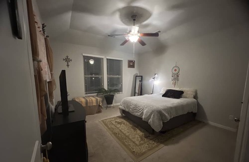 Spring Hill House | Convenient Pet-Friendly Rental in Spring Hill - Close to All