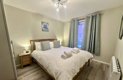 York Cottage | Cozy 9 Cloisters Walk: Perfect for Families and Friends