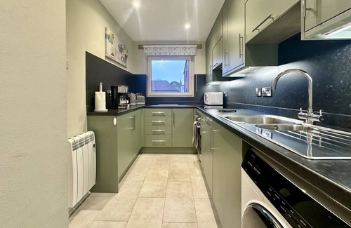 York Cottage | Cozy 9 Cloisters Walk: Perfect for Families and Friends