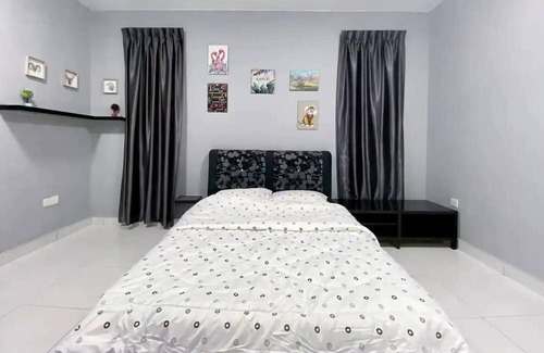 Tebrau House | A Chic & Comfy 4BR Home with Private Pool