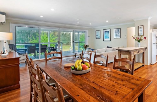 Dora Creek House | Waterfront Escape at Dora Creek with Free Wifi & Kitchen