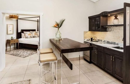 Upper Matecumbe Key House | Beachfront Bliss: Outdoor Pool, Free Parking & Pet-Friendly