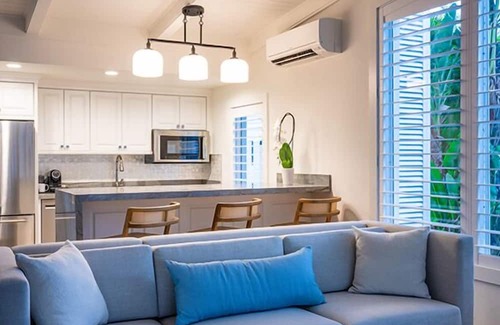 Islamorada House | Experience Beachfront Bliss with Outdoor Pools and Ocean Views
