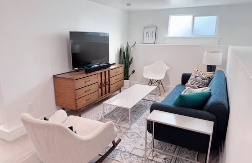 Old San Leandro House | Bright and Inviting In-Law Suite in Downtown San Leandro