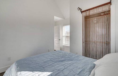 Brentwood Cottage | Pet-Friendly Brentwood Retreat Near Downtown Attractions