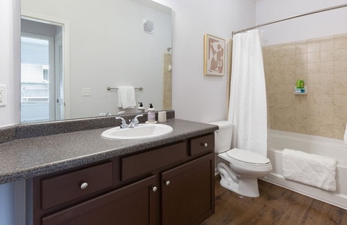 Overland Park Apartment | Modern Apartment with Kitchen in Prime Location