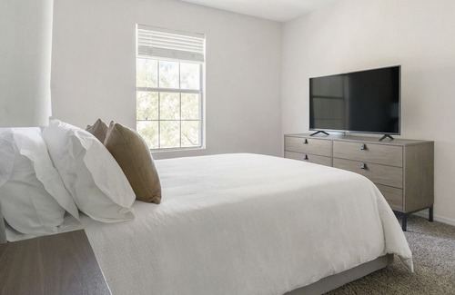 El Paso Apartment | Stylish Apartment with Kitchen in Prime Location