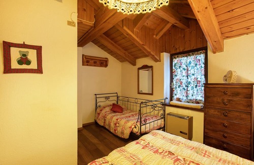 Gressan Apartment | Inviting "Casa Mimosa 1" with Mountain View & Shared Garden
