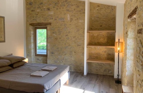 Redessan House | Experience Tranquility at Le Mas des Grenadiers