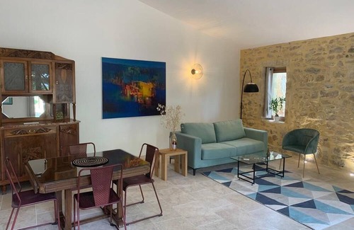 Redessan Cottage | Discover Le Grand Mazet: Family-Friendly Suite with Pool