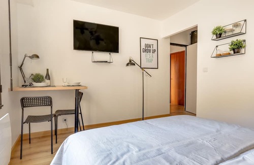 Saint Nicolas - Charles III - Ville vieille - Trois Maisons - Leopold Bed & Breakfast | Studio Carnot - Quiet location in Nancy's hypercen