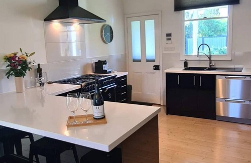 Seppeltsfield House | The Cottage at Seppeltsfield 2 bedroom cottage in the heart of Seppeltsfield