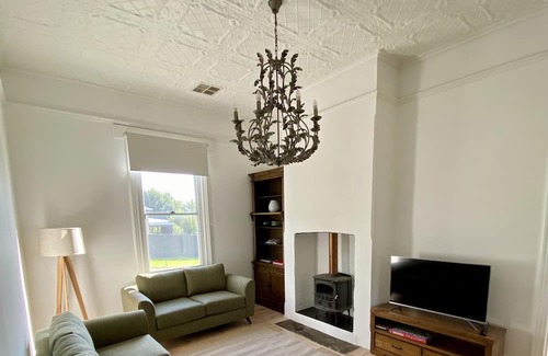 Seppeltsfield House | The Cottage at Seppeltsfield 2 bedroom cottage in the heart of Seppeltsfield