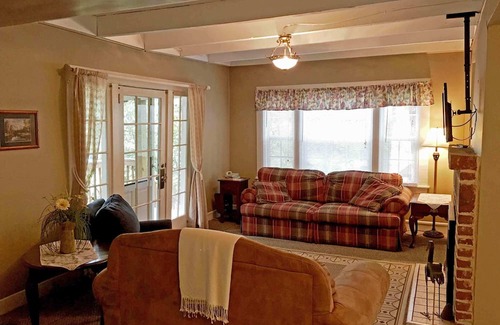 Flat Rock Cottage | Discover The Laurel Cottage: Family-Friendly Retreat in Flat Rock