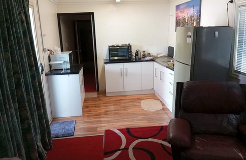 Broadwood Apartment | Family-Friendly West Kalgoorlie Unit with Kitchen Amenities