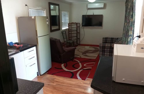 Broadwood Apartment | Family-Friendly West Kalgoorlie Unit with Kitchen Amenities