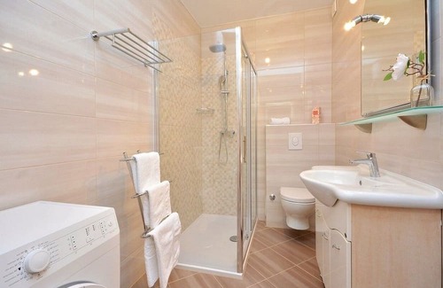Kamen Apartment | Spacious Three-Bedroom Apartment with Sea View in Stobreč