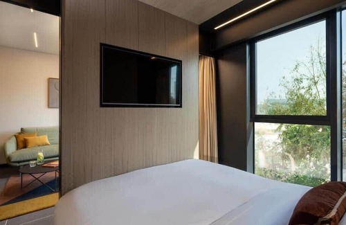 Bat Yam Apartment | Cozy 1BR Suite with Ocean View and Great Amenities
