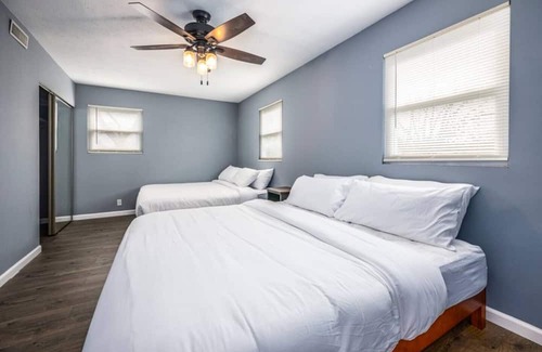 Centerville House | Family & Friends in Heart of Centerville 5bd/3ba!