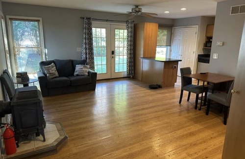 Milford House | Cozy In-Law Suite Near Hospital and Beach - Pet Friendly